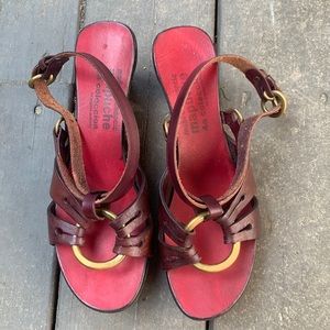 Leather and wood Mapuche sandals